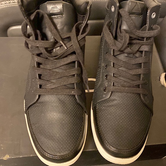 Aldo Men sneakers 
Size :10
Color: black - Picture 1 of 6